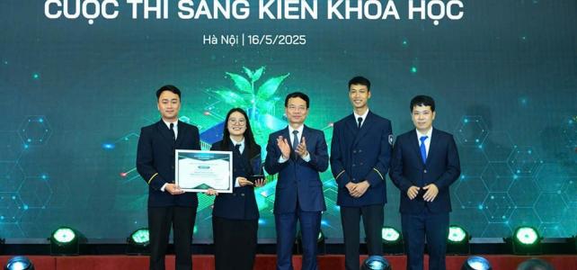 Nhóm sinh viên Khoa Máy tàu biển, trường DdaH Hàng hải Việt Nam đại giải nhất cuộc thi &quot;Sáng kiến Khoa học 2025&quot; 